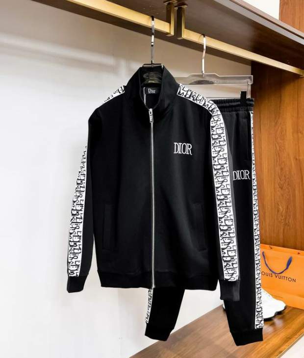 Picture of Dior Sweater Suits _SKUDiorM-3XL12yn13038377